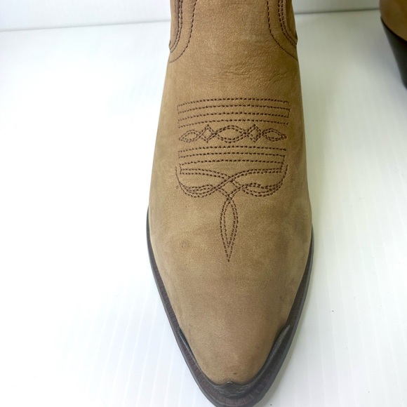 🤠”ACME” Women’s Vintage Beautiful Mid-Calf Caramel/Tan Cowboy Boots
Size 8🐴 - Picture 4 of 17